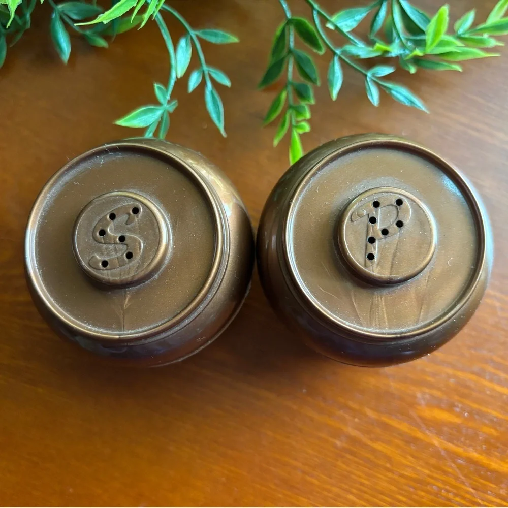 Vintage Admiration Brown Barrel Salt and Pepper Shaker Set Made in USA